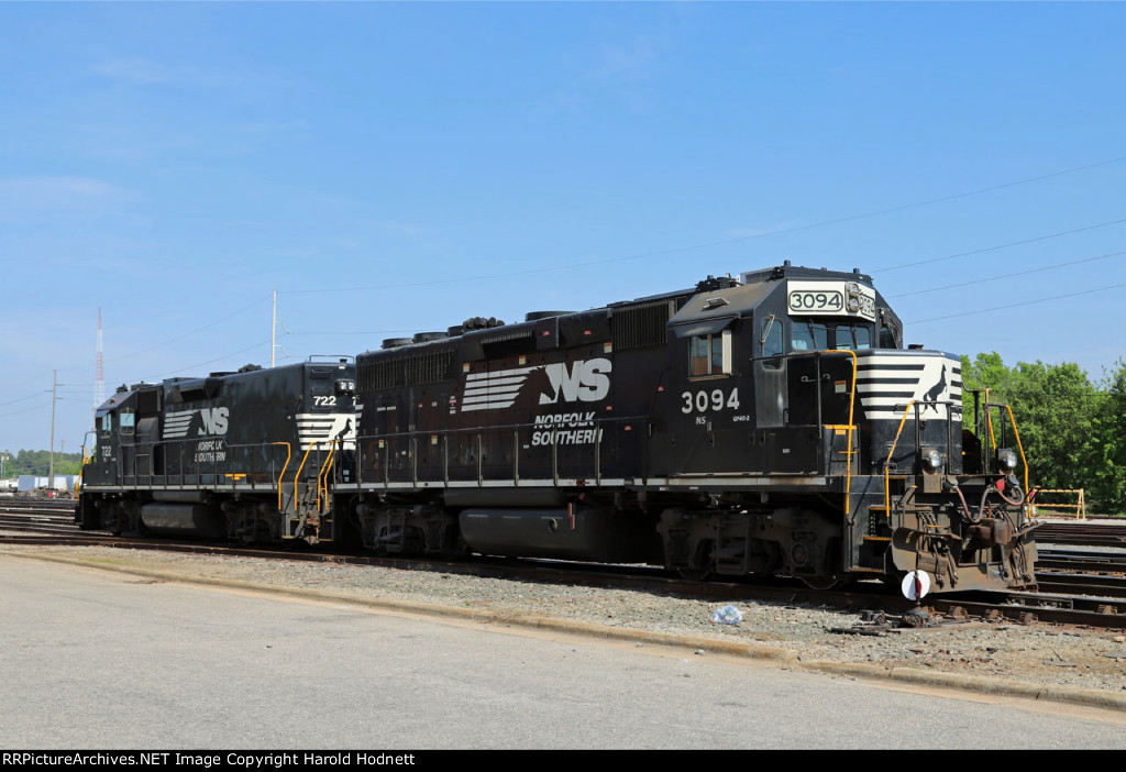 NS 3094 & 722 in Glenwood Yard